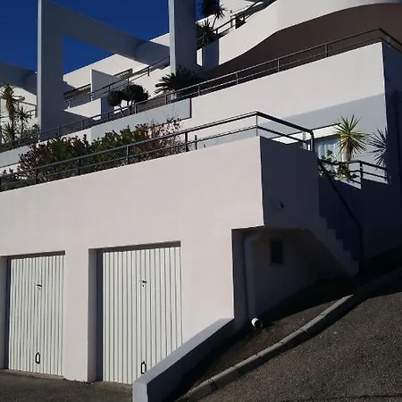 Le Grand Bleu Apartment *